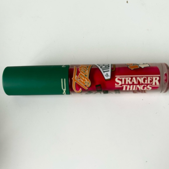 MAC x Stranger Things Bundle - Picture 9 of 13